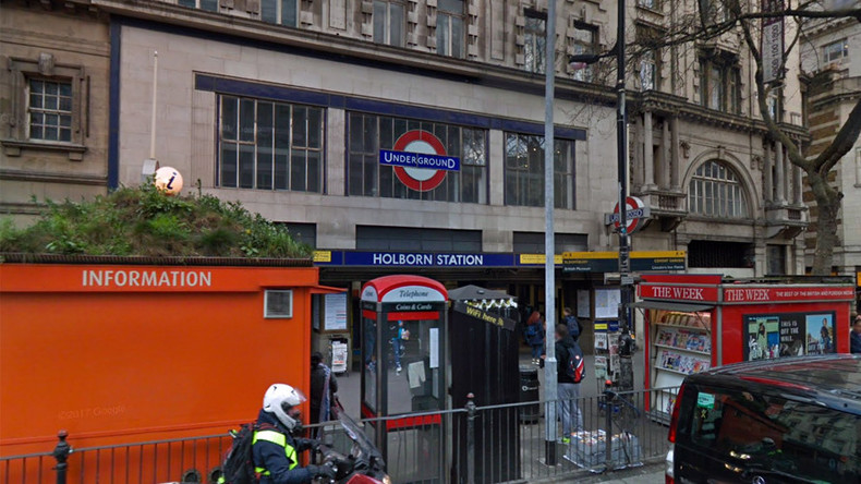 La surchauffe du compresseur d'un train remplit de fumée une station de métro de Londres