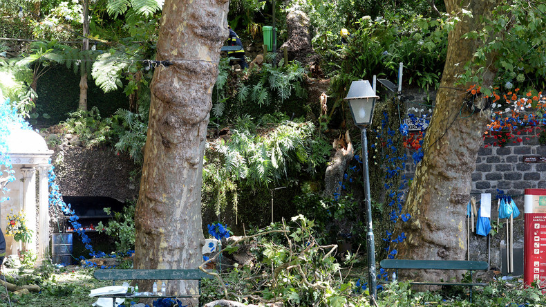 Portugal : un arbre s'effondre sur la foule et tue douze personnes (VIDEO)