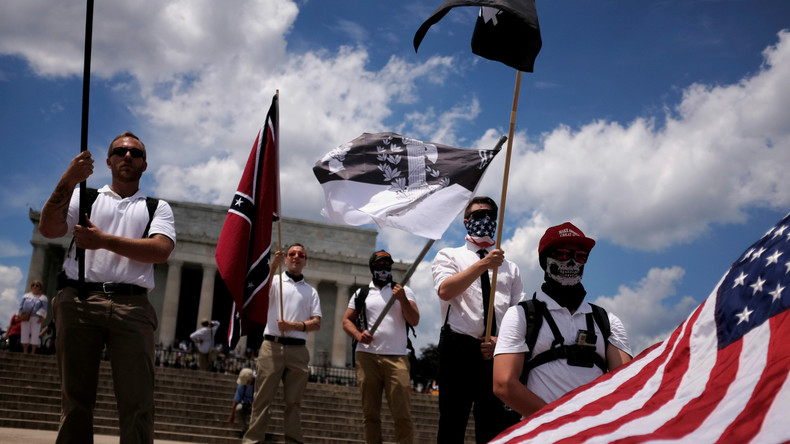 Suivez la manifestation sous haute tension en faveur de la liberté d'expression à Boston