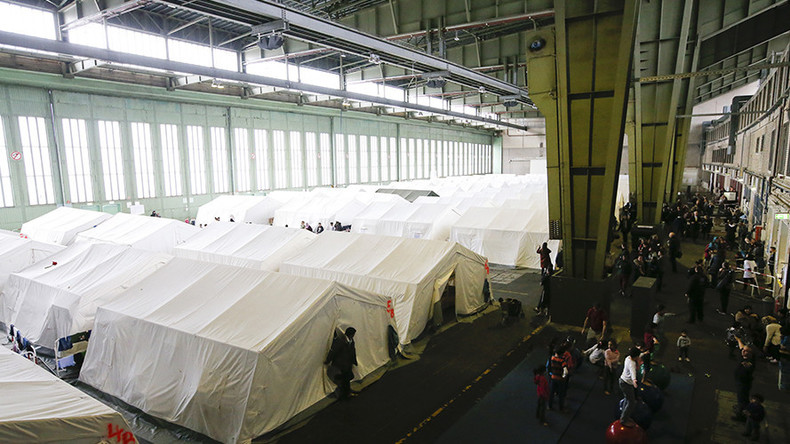 Bâtiments nazis, domaines de mafieux, prisons : ces insolites lieux d'accueil de migrants en Europe
