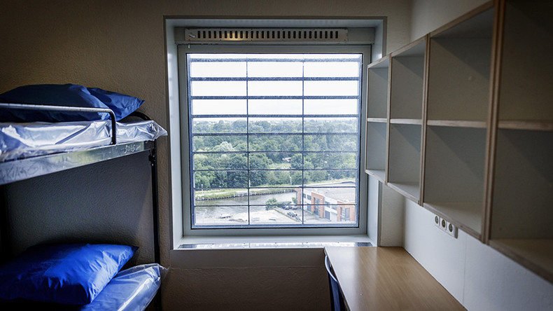 Bâtiments nazis, domaines de mafieux, prisons : ces insolites lieux d'accueil de migrants en Europe
