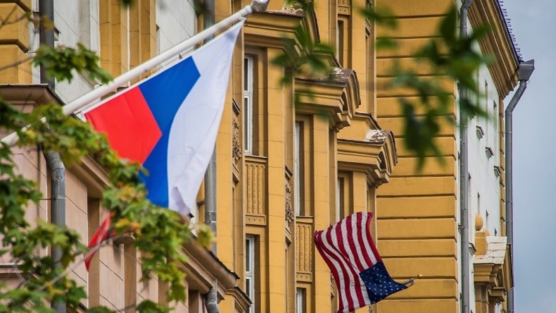 Washington suspend l'octroi de visas en Russie, Moscou ne va pas sanctionner les citoyens américains