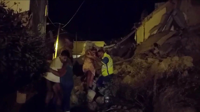 Séisme en Italie : une femme meurt, trois enfants en vie sous les décombres (IMAGES)