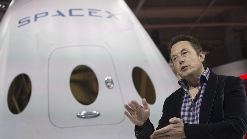 Esthétique et fonctionnelle : Elon Musk dévoile la combinaison spatiale pour touristes (PHOTO)