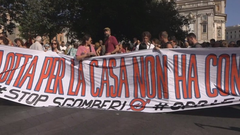 Manifestation à Rome en soutien à des migrants expulsés de leur logement