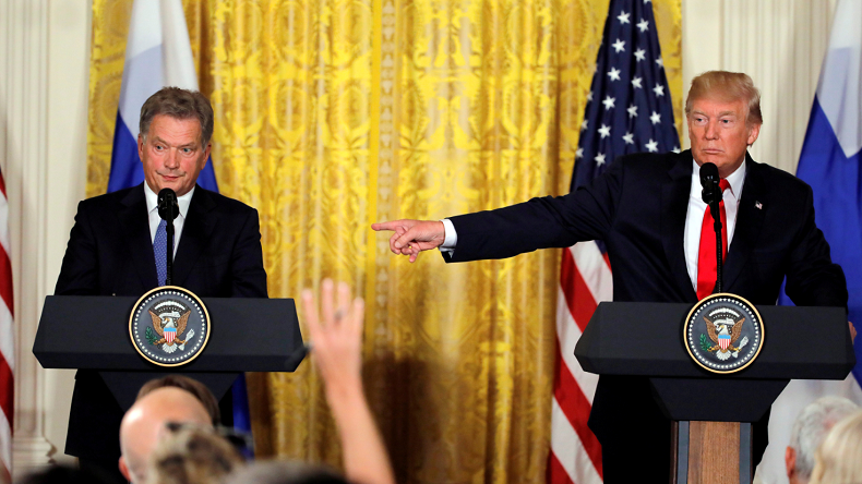 Quand Donald Trump confond deux journalistes finlandaises ... parce qu'elles sont blondes (VIDEO)