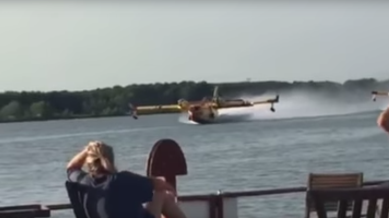 Un Canadair heurte un mat de péniche en plein ravitaillement dans le Gard (VIDEO)