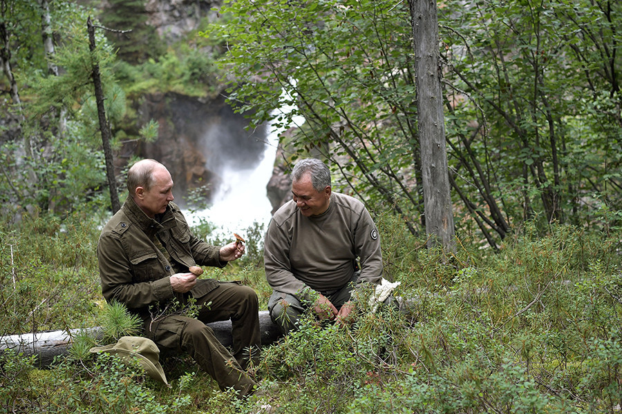 Pause estivale : Vladimir Poutine pêche le brochet en Sibérie (PHOTOS, VIDEO)