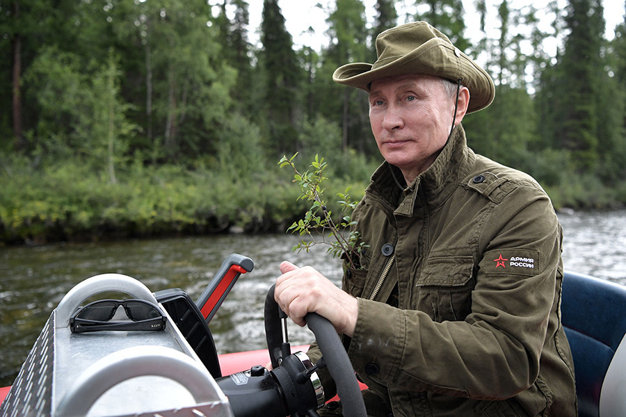 Pause estivale : Vladimir Poutine pêche le brochet en Sibérie (PHOTOS, VIDEO)