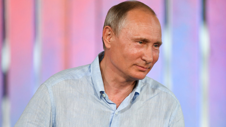 Vladimir Poutine participe à une leçon publique devant toute la Russie