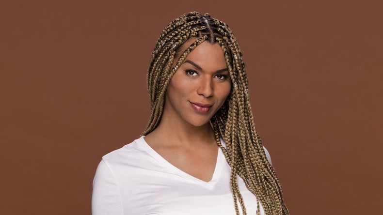 L'Oréal rompt avec son premier mannequin transgenre en raison de propos jugés racistes