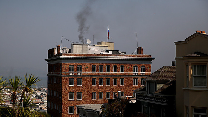 Une «mystérieuse» fumée noire s'élevant du consulat russe de San Francisco enflamme Twitter