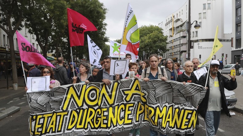 Paris : des centaines de manifestants battent le pavé contre «l'état d'urgence permanent»