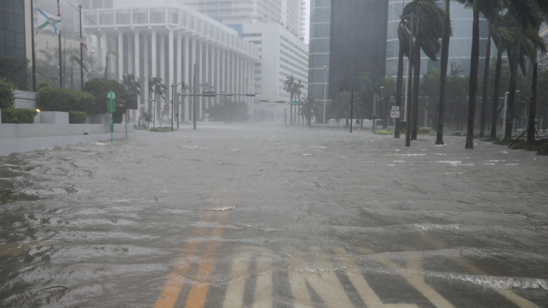 4 morts, 3 millions d'habitants privés d'électricité : Irma ravage la Floride sur fond d'évacuations