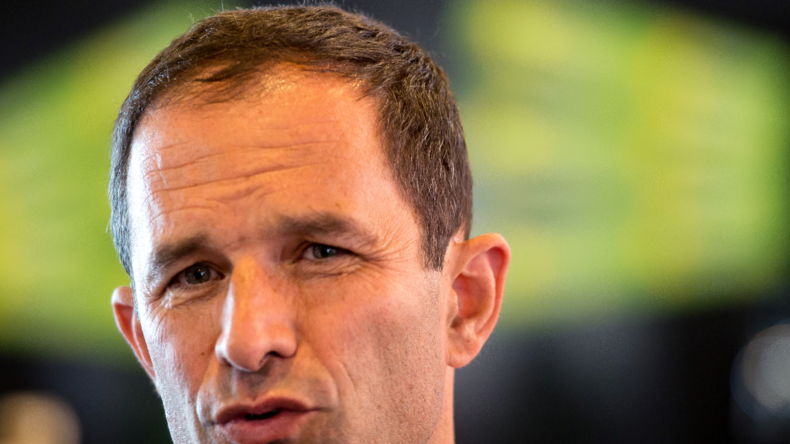 Benoît Hamon trouve Emmanuel Macron «immature» (mais a apprécié son discours d'Athènes)