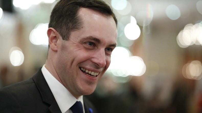 Nicolas Bay succède à Marine Le Pen à la tête du groupe Europe des nations et des libertés