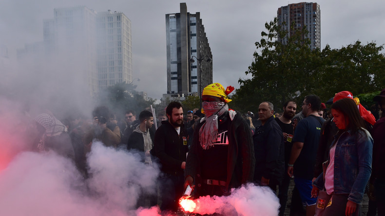Manifestation contre la réforme du Code du travail : les affrontements filmés à 360 degrés (VIDEO)
