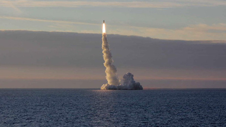 Syrie : deux sous-marins russes tirent des missiles de croisière sur Daesh (VIDEO)