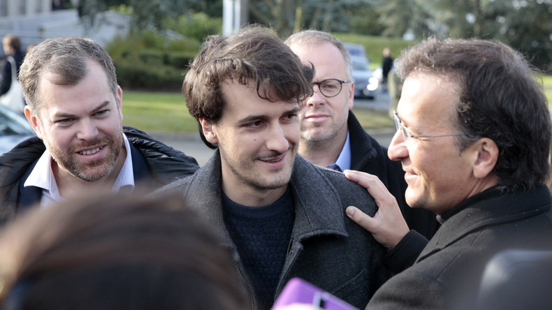 Très fatigué, Loup Bureau est arrivé en France mais n'en a pas fini avec la justice turque (VIDEO)