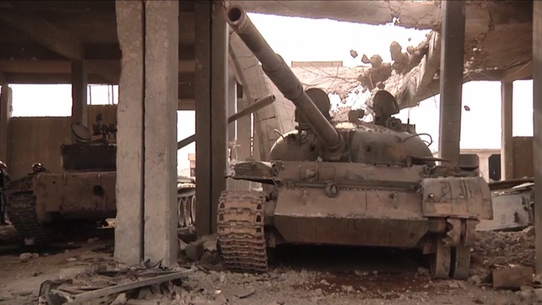 En Syrie, l’aviation russe détruit des ateliers de fabrication de chars-kamikazes par Daesh (VIDEO)