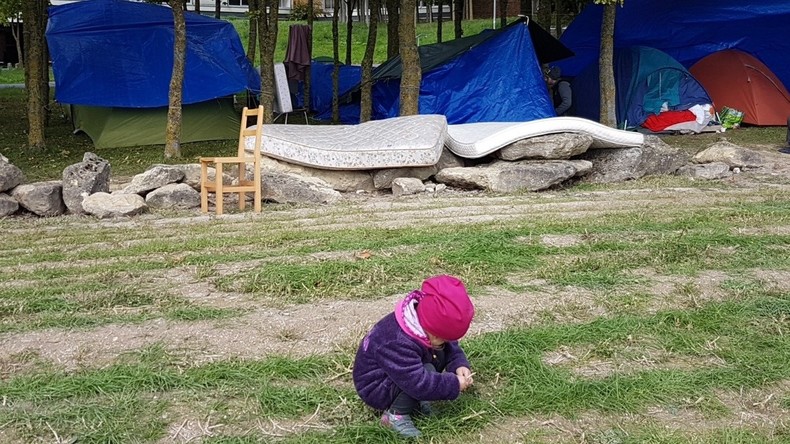 Campements de migrants, campus fermé : que se passe-t-il vraiment à l'université de Reims ? (IMAGES)
