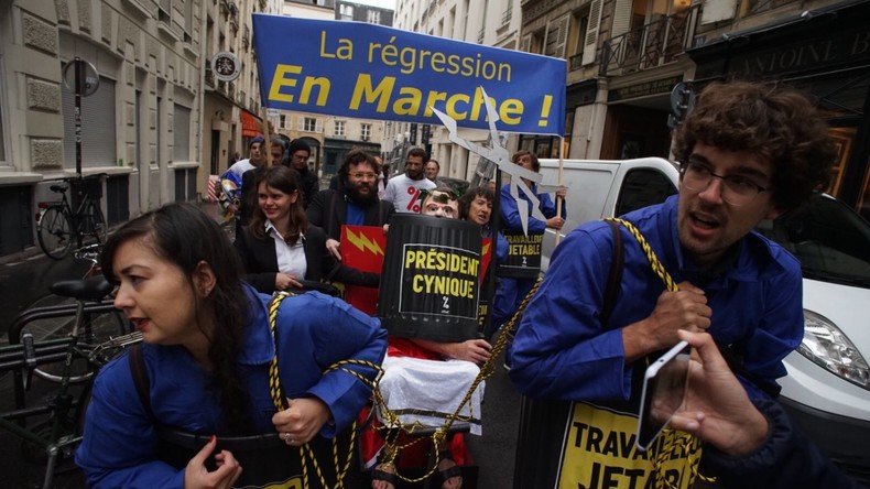 Attac rebaptise le nouveau QG de LREM «La régression en marche» (IMAGES)