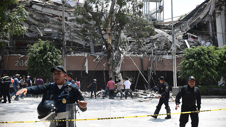 Scènes de désolation après le séisme au Mexique qui a fait au moins 248 morts (IMAGES)