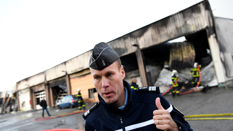 Collomb appelle la mouvance anarcho-libertaire à condamner l'attaque d'une gendarmerie à Grenoble