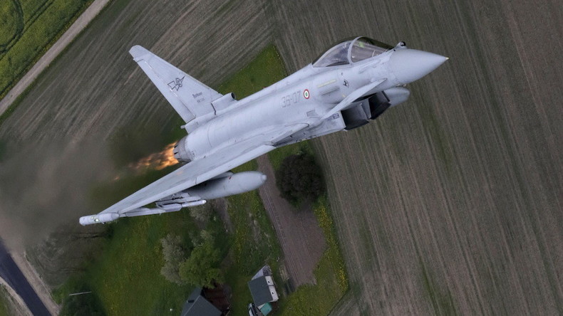 Italie : un jet s'écrase en plein meeting aérien, le pilote tué sur le coup (VIDEOS CHOC)
