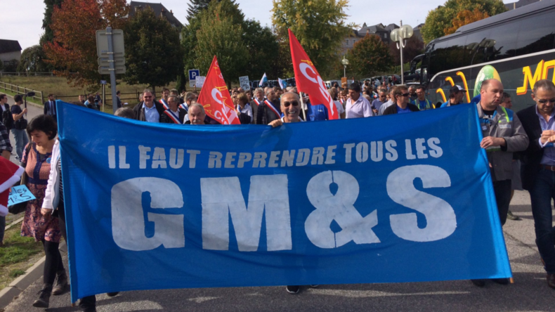 Des élus et des ouvriers de GM&S gazés pour avoir voulu interpeller Macron à Egletons (IMAGES)