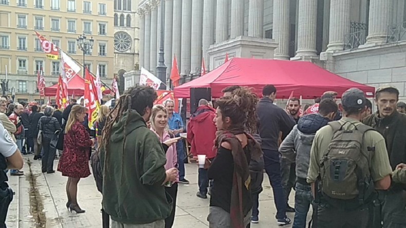 8 mois avec sursis pour avoir «blessé 7 policiers en une minute», le militant communiste fait appel