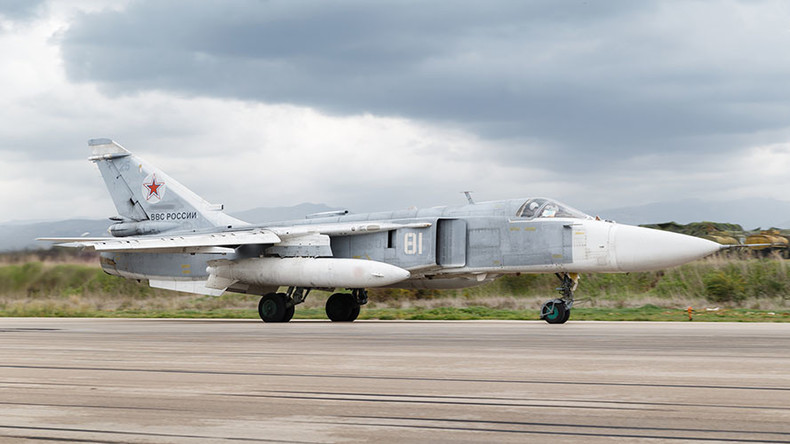 Un avion militaire russe Su-24 s’écrase au décollage en Syrie, l’équipage tué