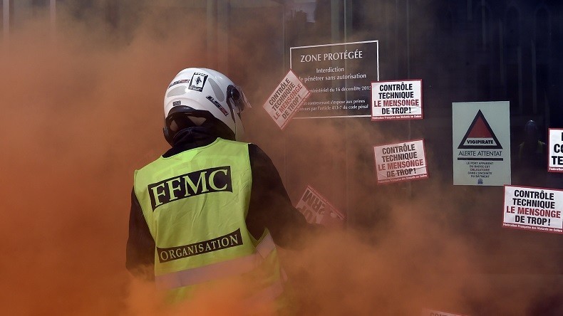 Des «motards en colère» inquiets pour leur liberté de circulation manifestent à Vincennes (IMAGES)