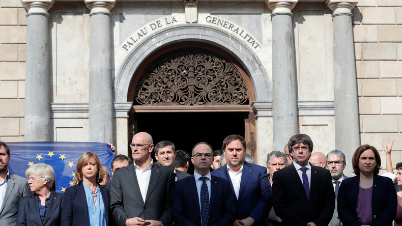 Rajoy souhaite la révocation du gouvernement catalan, manifestation à Barcelone
