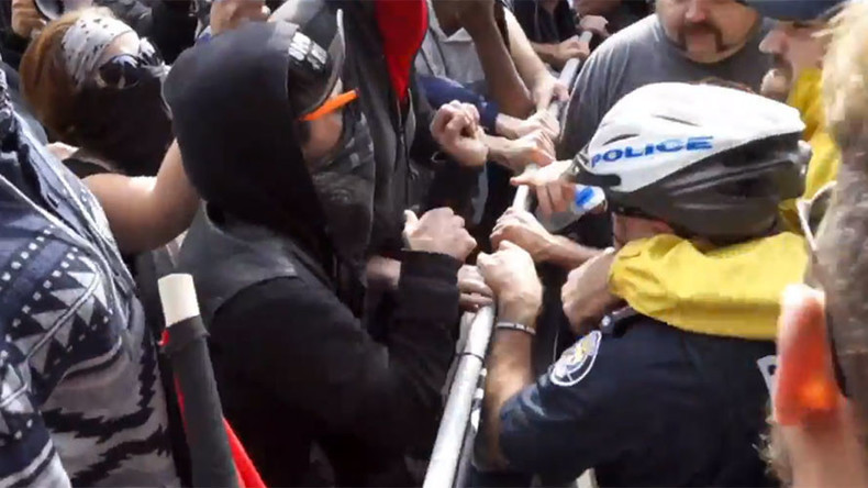 Affrontements entre antifas et manifestants anti-Trudeau au Canada, quatre arrestations (VIDEO)