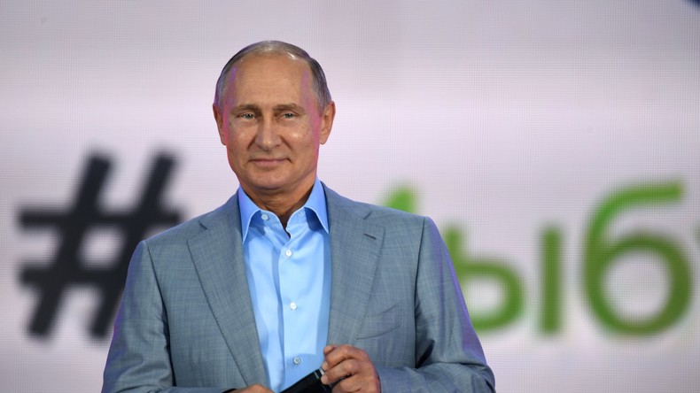 Rare: Putin speaks in English to participants of the Youth Festival (VIDEO)