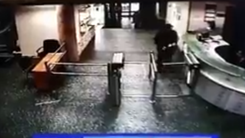 Journaliste attaquée à Moscou: la piste d'un déséquilibré privilégiée, de nouvelles images circulent