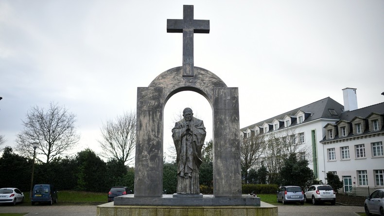 Bretagne: La statue de Jean-Paul II va devoir être déplacée (suite et fin) 59f4c56309fac2087a8b4567