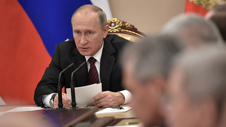 Quelqu’un récolterait les données biologiques des Russes pour d'obscures raisons, selon Poutine