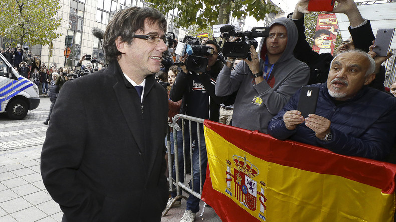 Le président catalan destitué Carles Puigdemont a été convoqué en vue de son inculpation