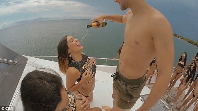 «Sexe illimité» et «drogues tolérées» : l'offre d'une entreprise colombienne fait scandale (IMAGES)