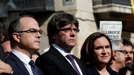 Madrid s'apprête à suspendre l'autonomie catalane, Barcelone menace de proclamer l'indépendance