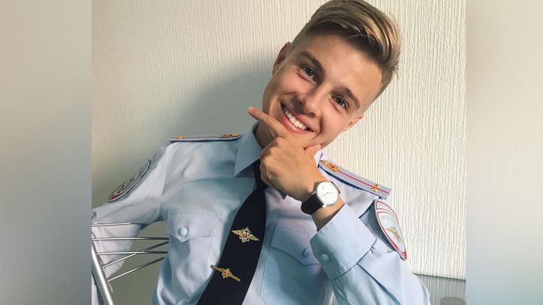 Un jeune policier de Saint-Pétersbourg fait fondre le cœur des Russes avec ses photos (PHOTOS)