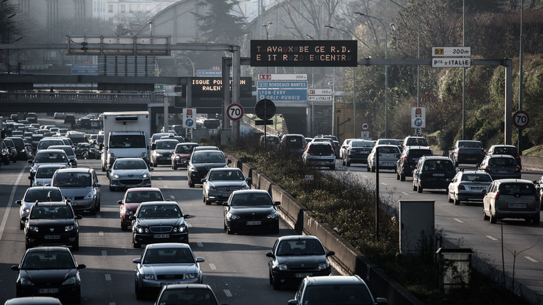 Suppression du marché de Noël : les forains ralentissent à nouveau le trafic autour de Paris