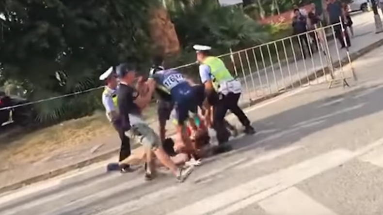 Un cycliste chinois perd les pédales et agresse l'équipe suisse lors du tour de Hainan