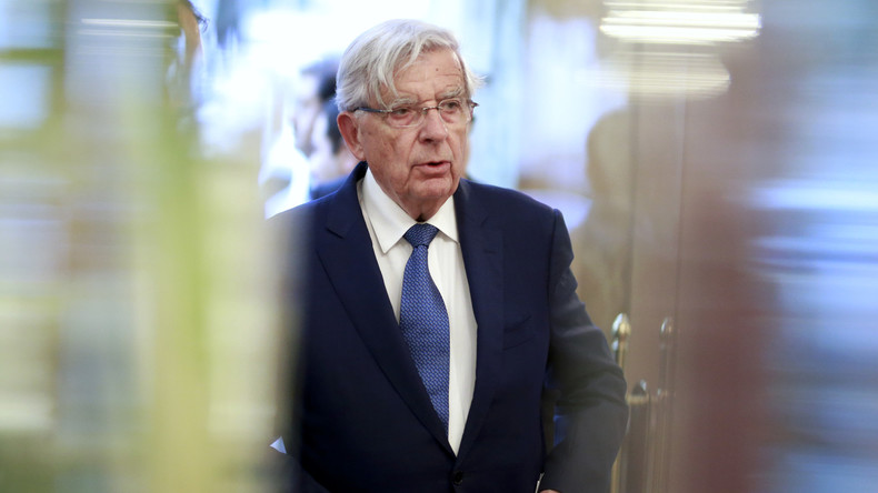 Macron et Poutine «se parlent constamment» selon Jean-Pierre Chevènement