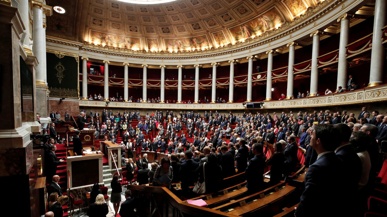 Emplois familiaux : comment les députés contournent la loi de moralisation de la vie publique ?