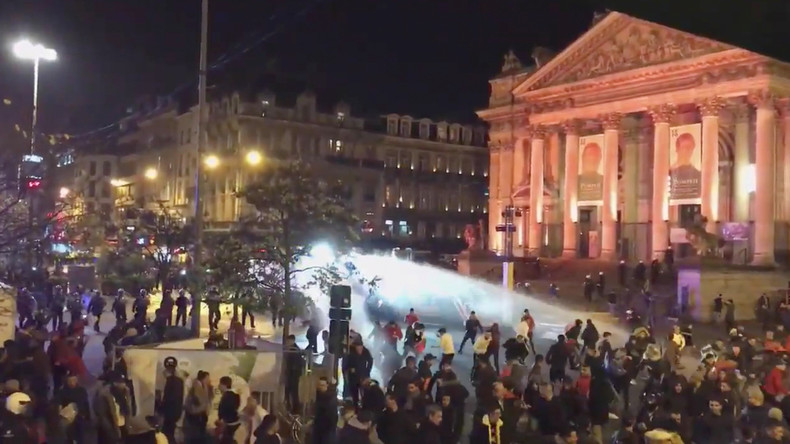 «On a été agressé par des bandes de sauvages», un pompier belge s'indigne des émeutes à Bruxelles