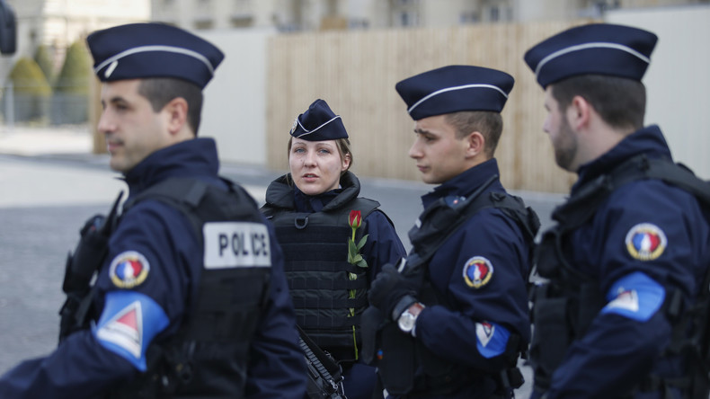 Pression, reproches, manque de moyens: après deux tentatives de suicide, une policière parle (VIDEO)
