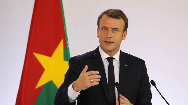 Blague de Macron et départ du président burkinabè : «pause technique» ou «incident diplomatique» ?